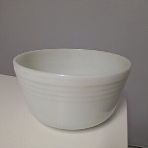 Vintage Ribbed Hamilton Beach Mixing Bowl 9 x 5 White Glass Milk